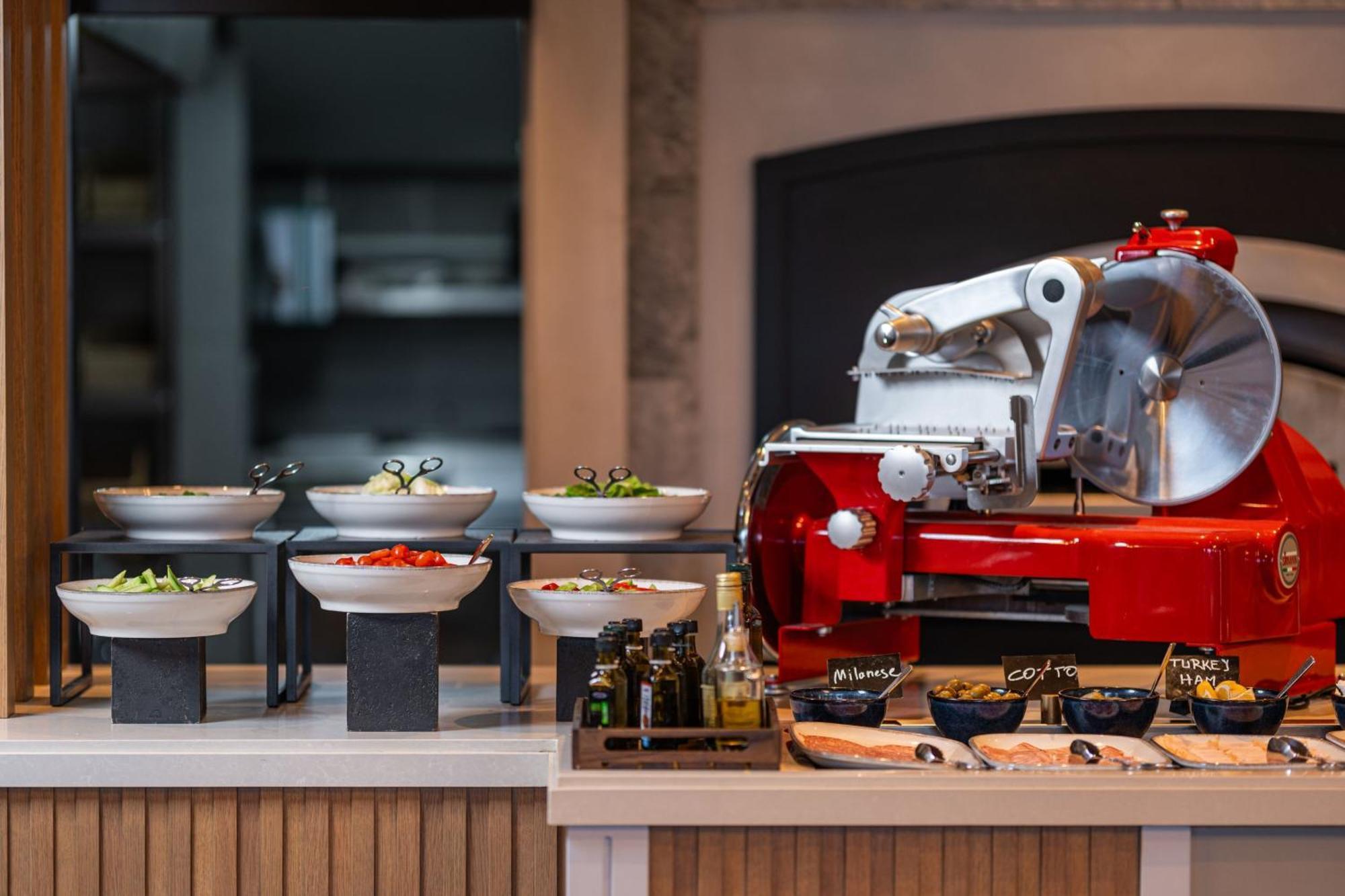 Tirana Marriott Hotel Ngoại thất bức ảnh